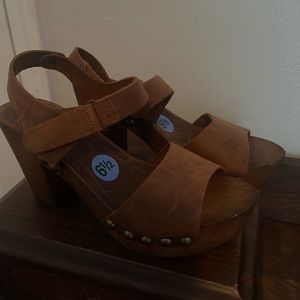 Beautiful brown unbuckle sandals with wooden heels by A.GIANNETTI made in ITALY